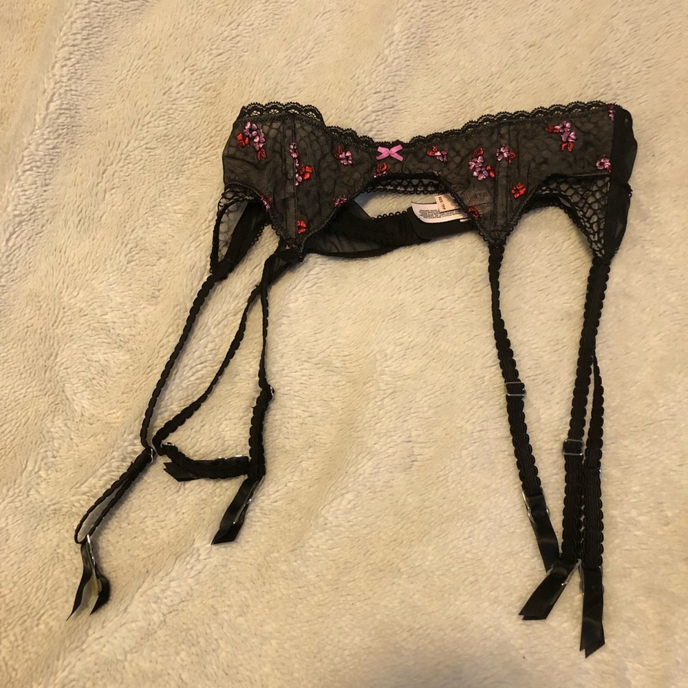 NWT Victoria’s Secret garter - Size XS/S